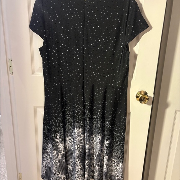 NorthStyle Black and White Floral Midi Dress - Picture 7 of 7